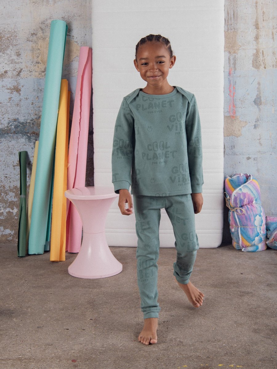 Pyjama vert "Good Vibes" en maille gaufrée pour enfant garçon - Image 3