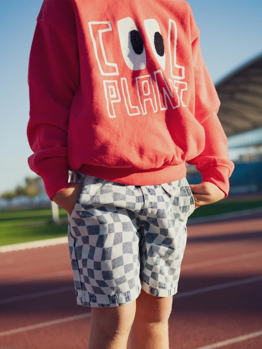 Sweatshirt vermelho com animação e capuz para rapazes - Image 5